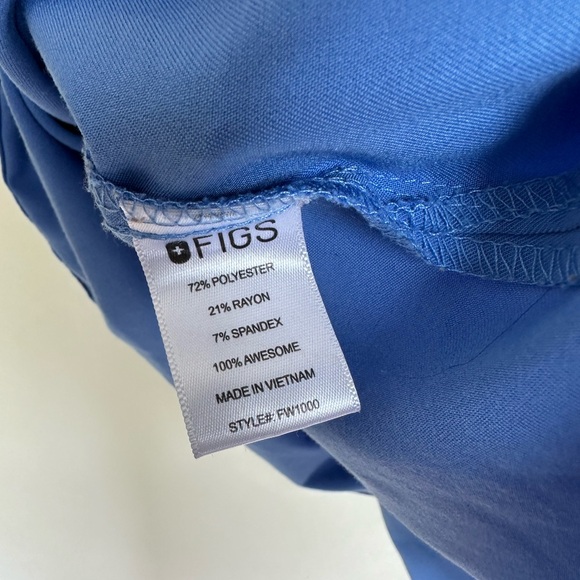 Figs Catarina One Pocket Scrub Top in Ceil Blue, size S - Picture 5 of 5